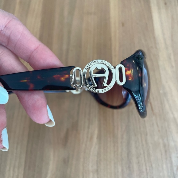 Sunglasses - Picture 4 of 8